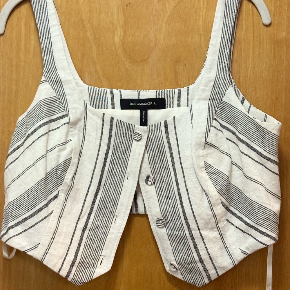 BCBGMaxAzria Gray and White Buttoned Crop Tank Top
